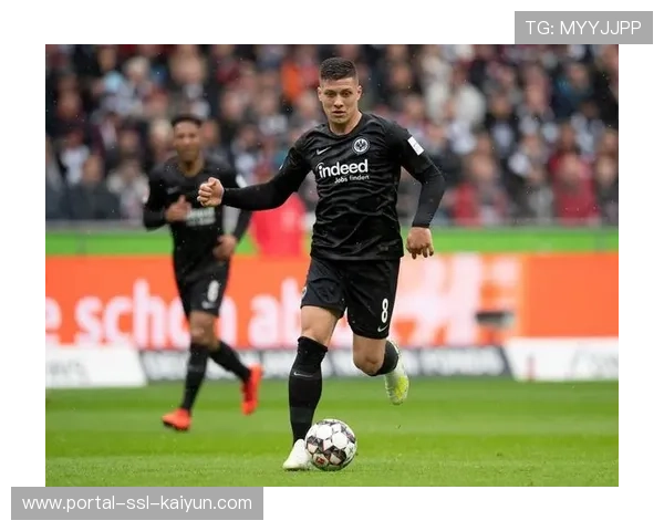 法兰克福从诺丁汉森林租借前锋，强化进攻线