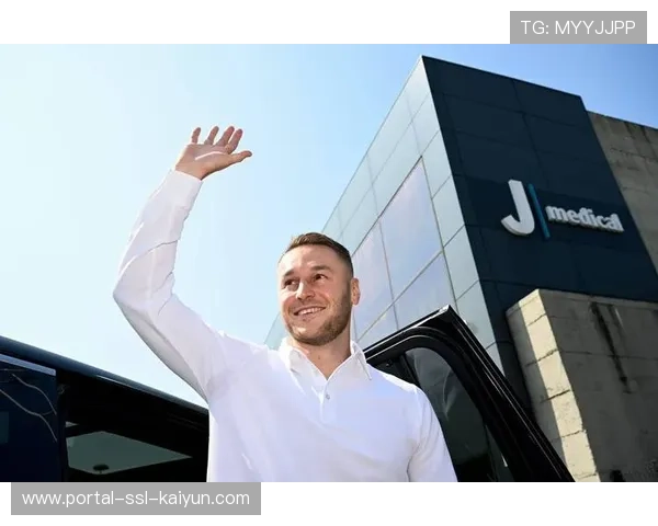 库普梅纳斯成为尤文五年来首位欧冠淘汰赛双响球员